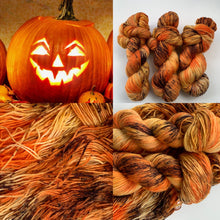 Load image into Gallery viewer, Jack-O-Lantern